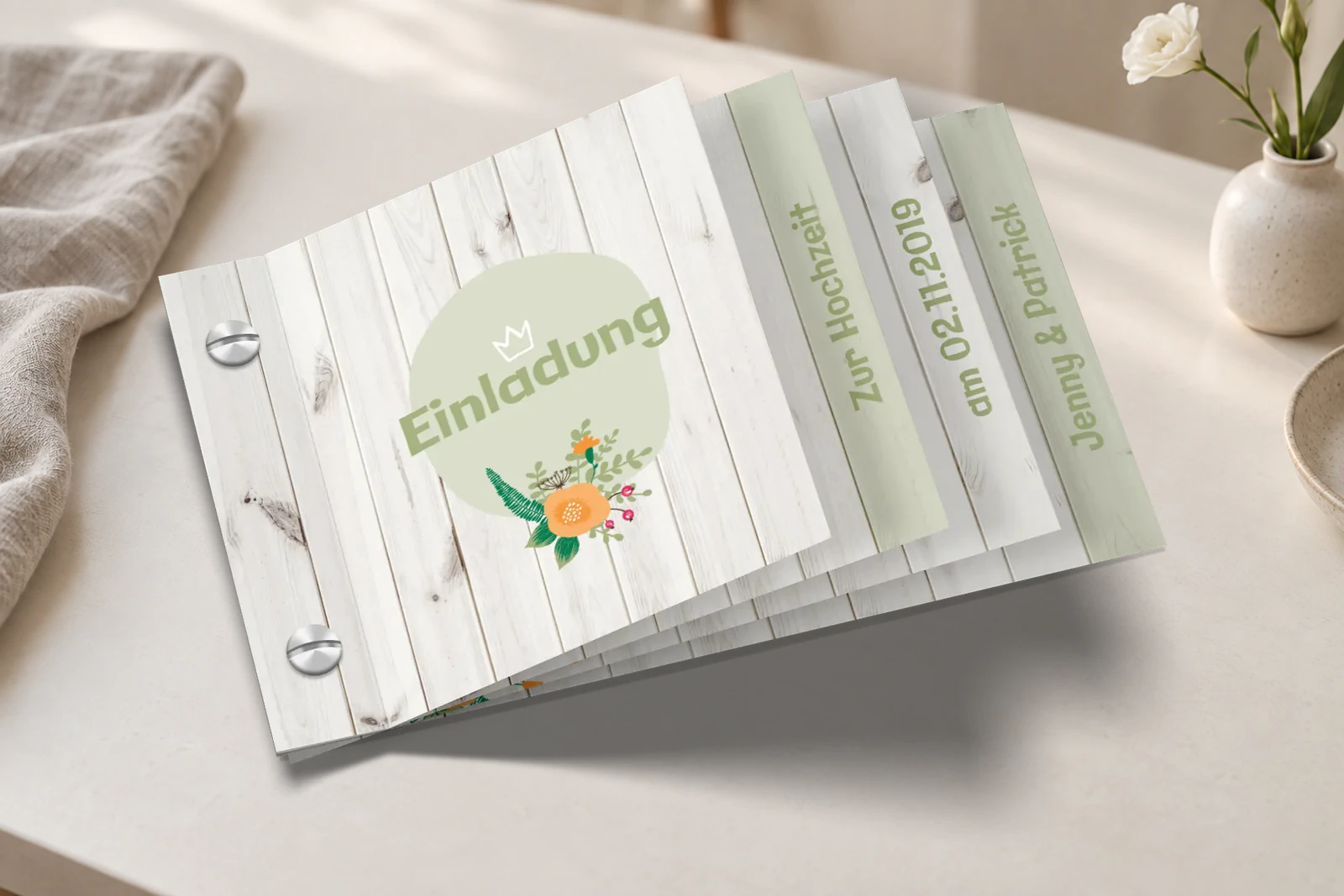 Aufgefächerte achtseitige Hochzeitseinladung